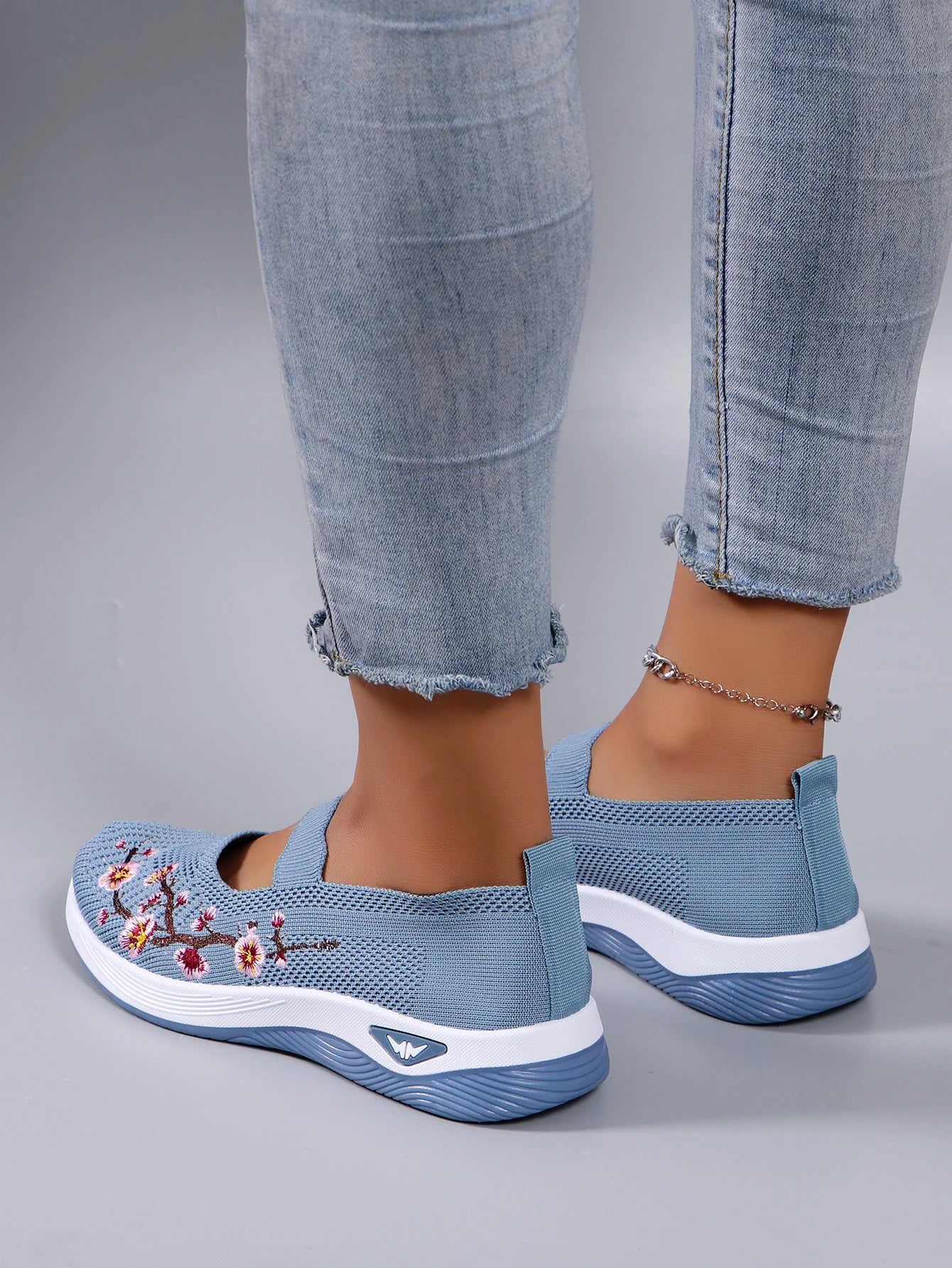 🛒👟🌸  Tênis Feminino Respirável de Verão – Leveza, Conforto e Estilo para Seus Passos! 👟✨