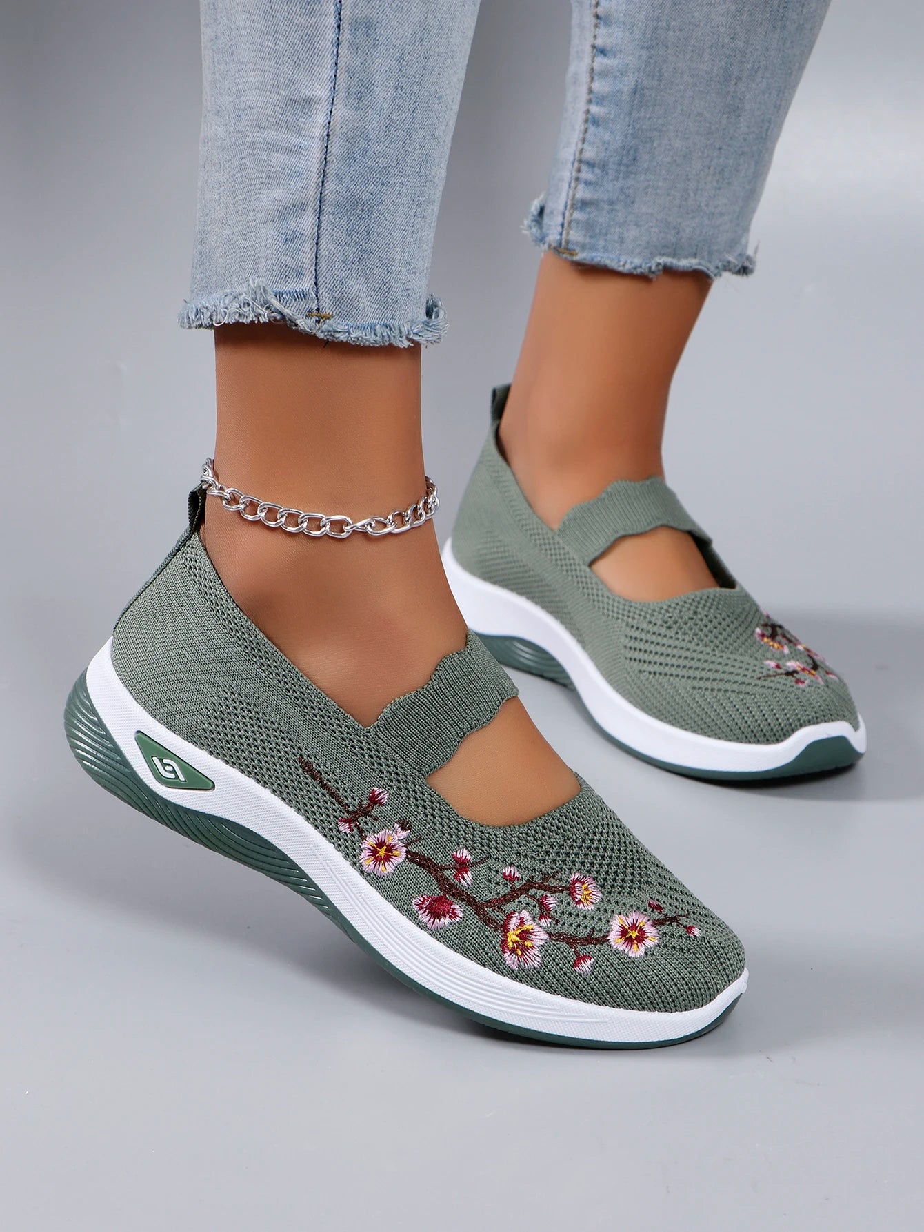 🛒👟🌸  Tênis Feminino Respirável de Verão – Leveza, Conforto e Estilo para Seus Passos! 👟✨