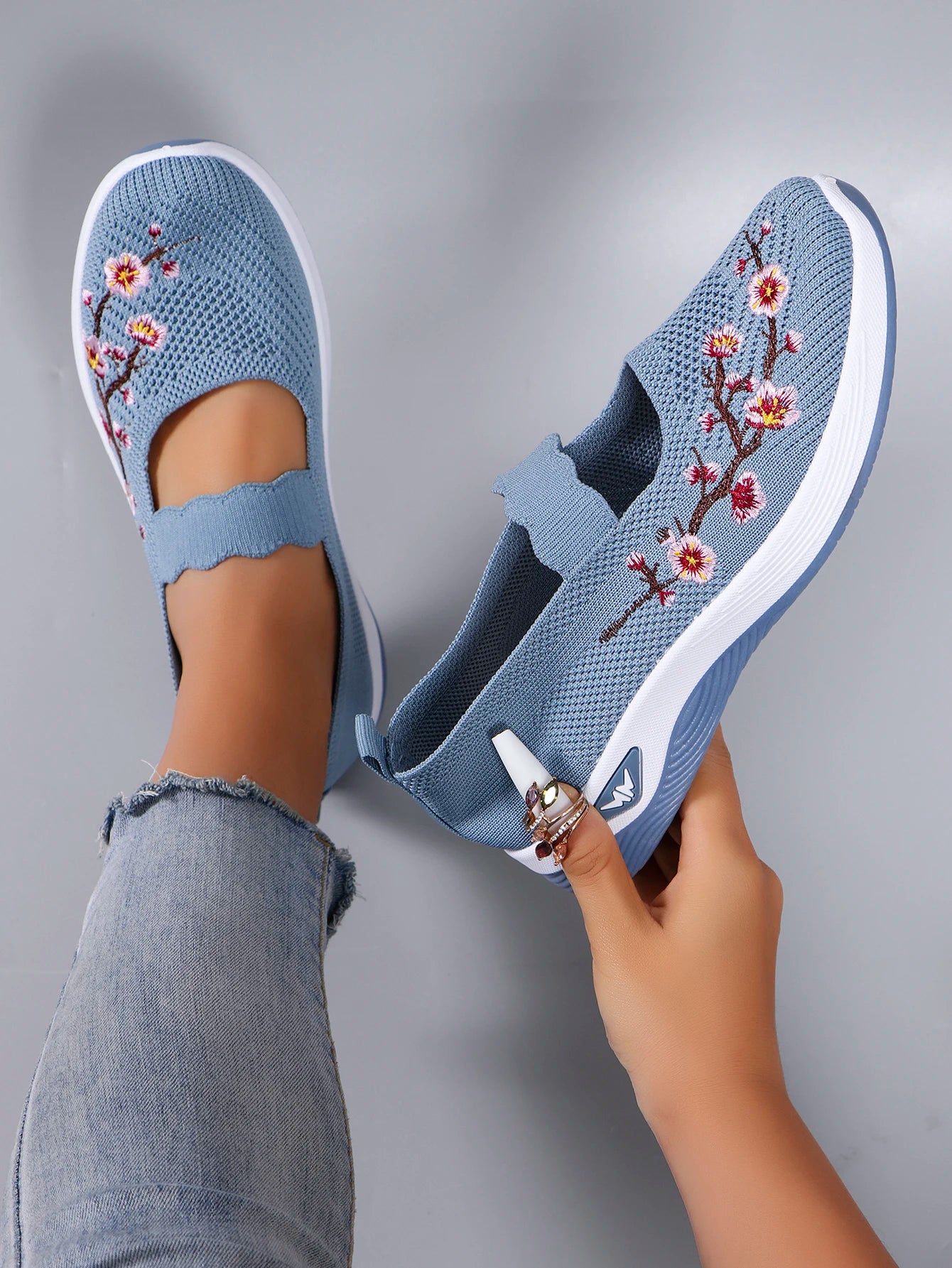 🛒👟🌸  Tênis Feminino Respirável de Verão – Leveza, Conforto e Estilo para Seus Passos! 👟✨
